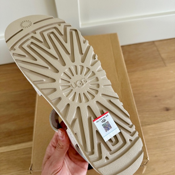 NWT UGG Goldenstar Sandals in Jasmine - off white size 9 - Picture 7 of 8